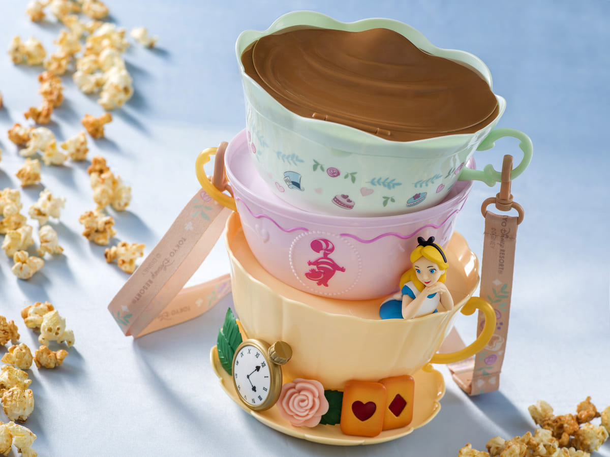 不思議の国のアリスのポップコーンバケットには内蓋にミラーがついている